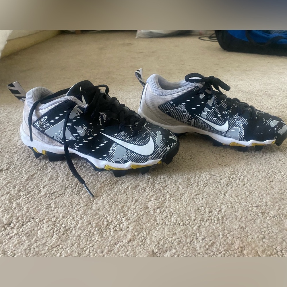 Nike Black and White Sneakers with Sporty Design